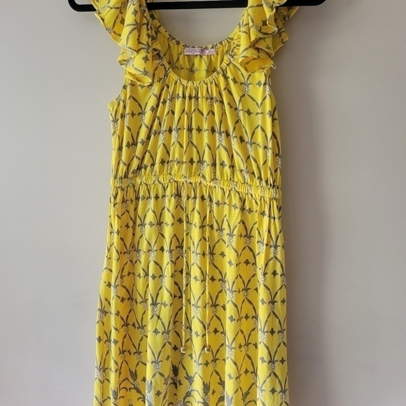 Juicy Couture Dresses & Skirts - Juice couture dress has ruffled on or off shoulder sleeves, size medium.